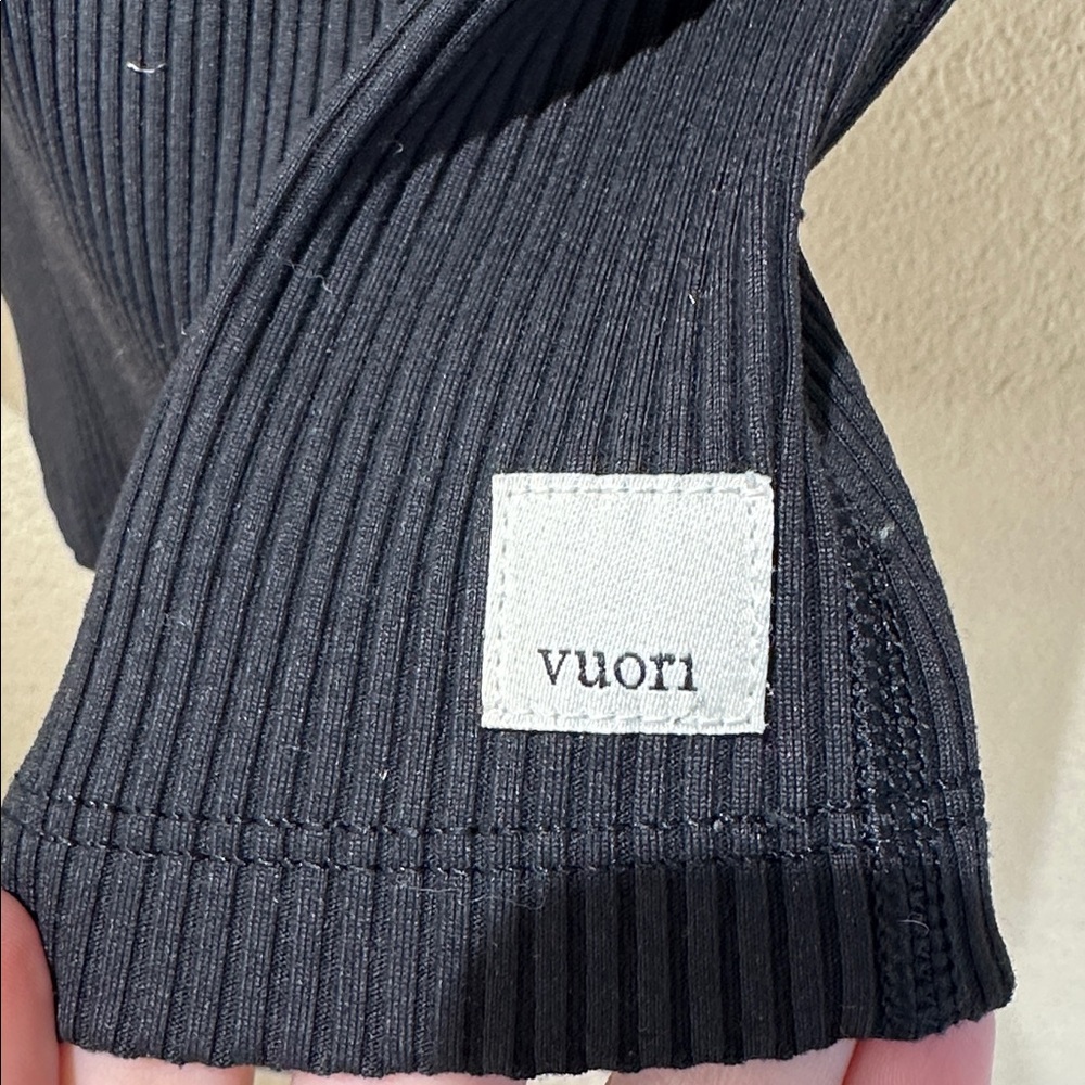 Vuori Black Ribbed Crisscross Back Crop Tank - Picture 4 of 6